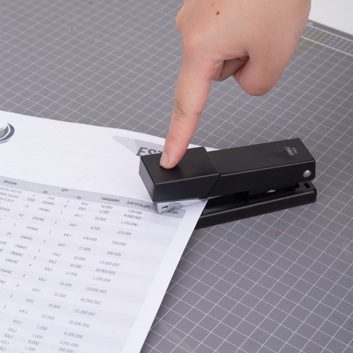 Deli Half Strip Stapler Black 25 Sheets