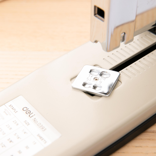 Deli Stapler 210 Page Capacity