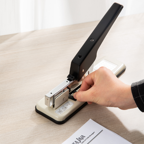Deli Heavy Duty Stapler 80Sheet Capacity
