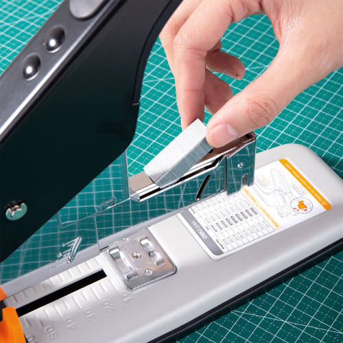 Deli Stapler 210 Page Capacity