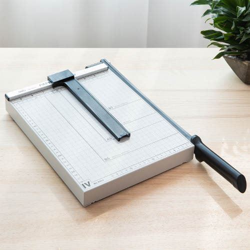 Deli Paper Cutter W/steel Base (300mmX250mm)